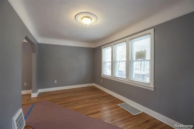 6753 Heyden Street, Dearborn Heights, MI 48127