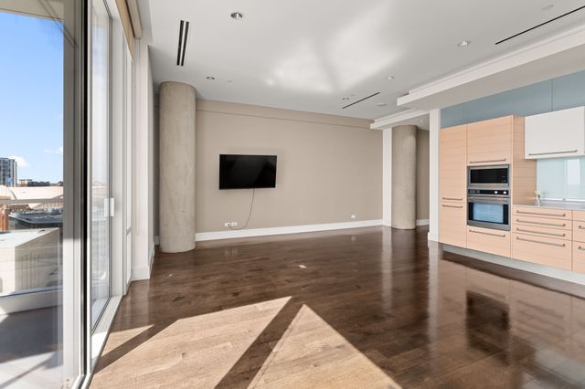 2408 Victory Park Lane 1131, Dallas, TX 75219