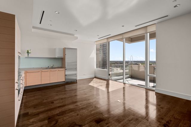 2408 Victory Park Lane 1131, Dallas, TX 75219