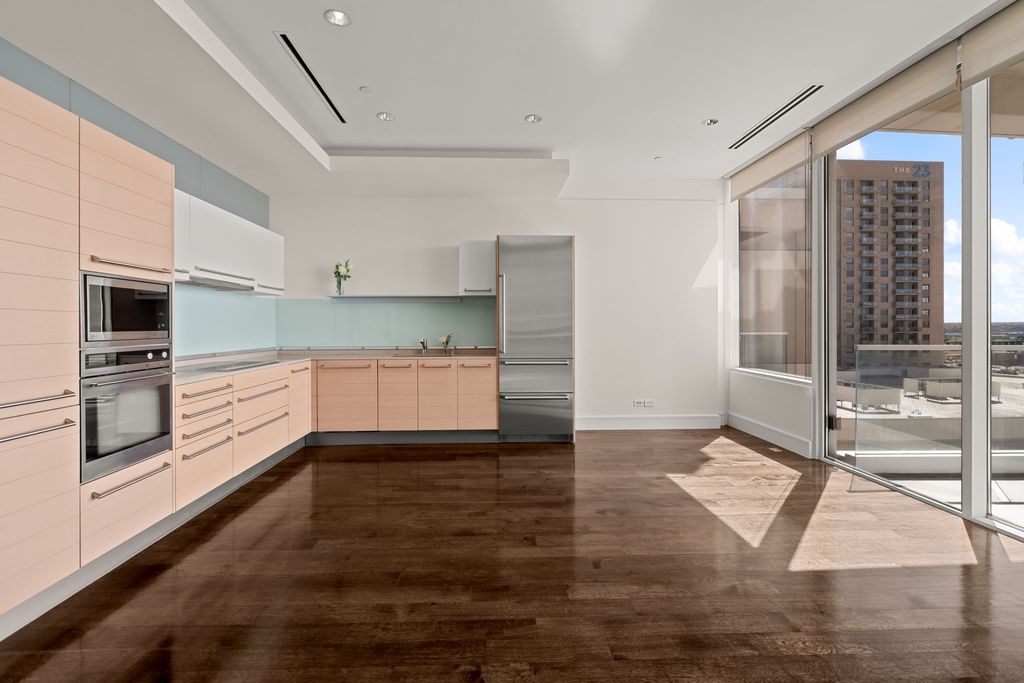 2408 Victory Park Lane 1131, Dallas, TX 75219