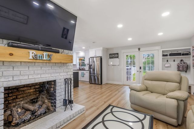 1430 Haynes Dr, Murfreesboro, TN 37129