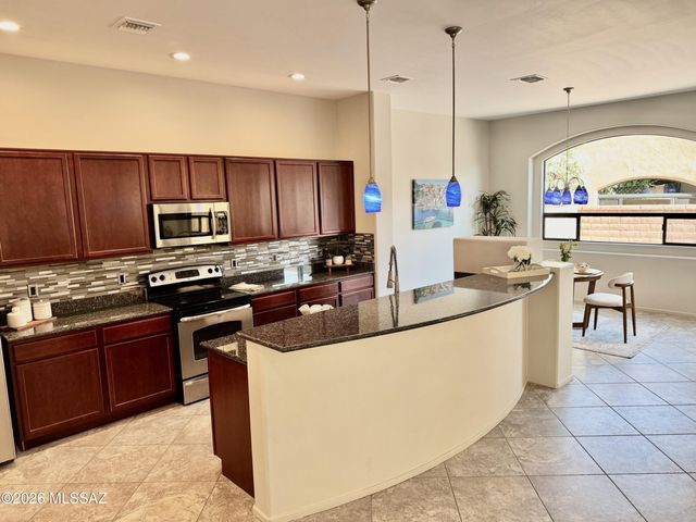 9537 E Ventaso Circle, Tucson, AZ 85715