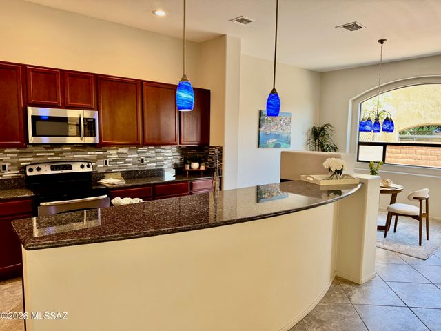 9537 E Ventaso Circle, Tucson, AZ 85715