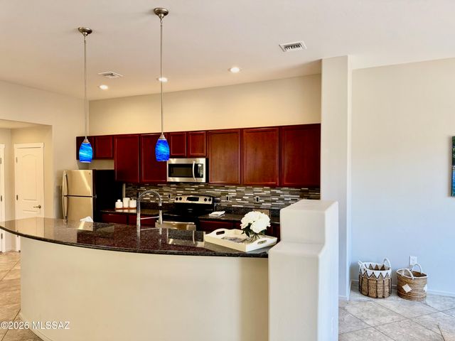 9537 E Ventaso Circle, Tucson, AZ 85715