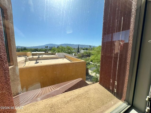 9537 E Ventaso Circle, Tucson, AZ 85715