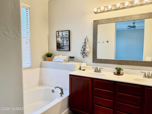 9537 E Ventaso Circle, Tucson, AZ 85715