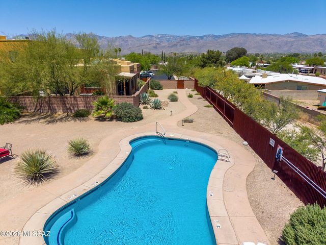 9537 E Ventaso Circle, Tucson, AZ 85715