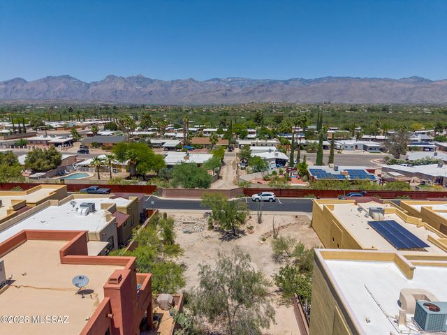 9537 E Ventaso Circle, Tucson, AZ 85715