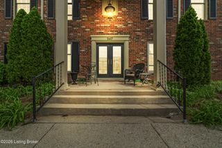 247 Stonehenge Dr 104, Louisville, KY 40207