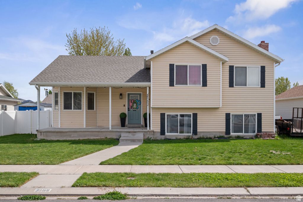 2152 E WEEPING WILLOW WAY, Eagle Mountain, UT 84005
