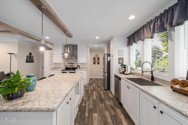 155 Lake Drive, Gray, TN 37615