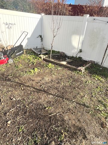 17 Paradiso Street, Norwalk, CT 06854