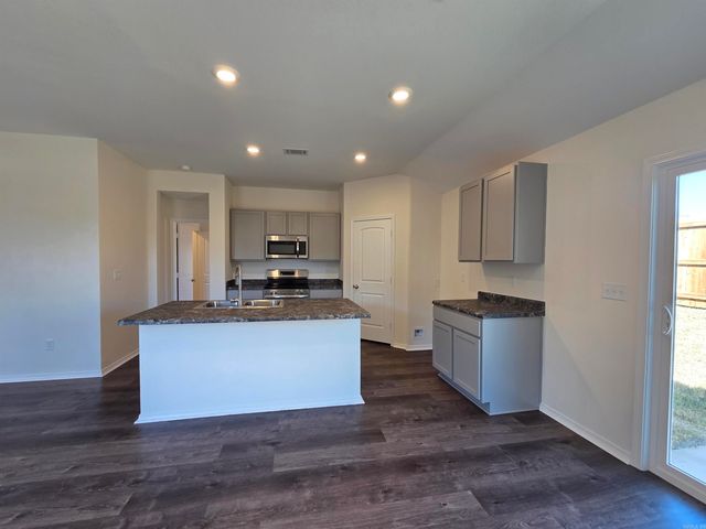 1537 Meadows Drive, Benton, AR 72019