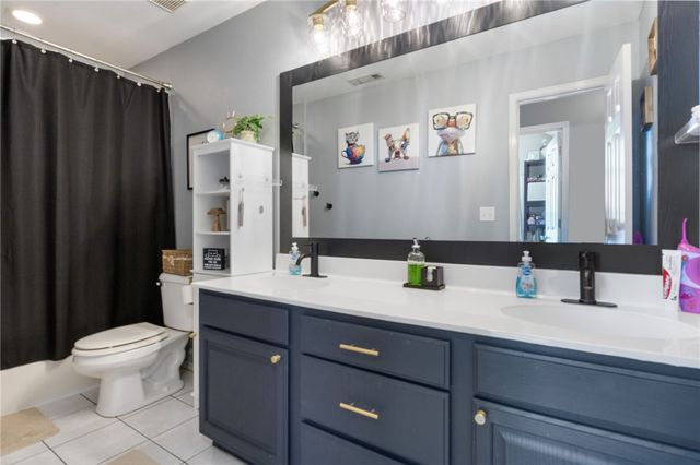 400 Linwood Avenue, Lowell, AR 72745