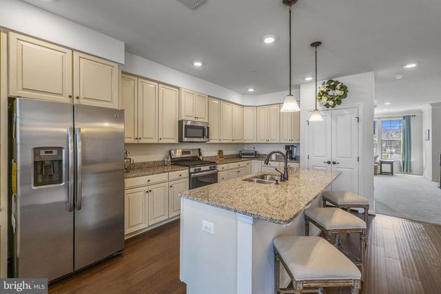 22035 BROADWAY AVENUE # 401F, Clarksburg, MD 20871