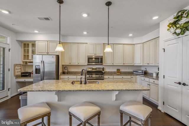 22035 BROADWAY AVENUE # 401F, Clarksburg, MD 20871