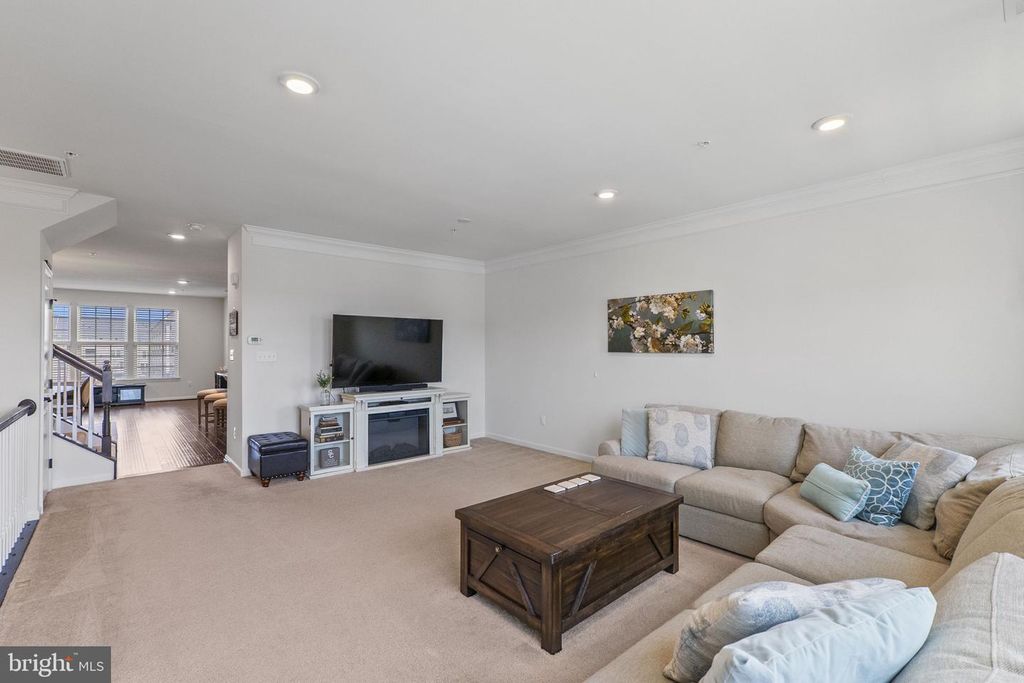22035 BROADWAY AVENUE # 401F, Clarksburg, MD 20871
