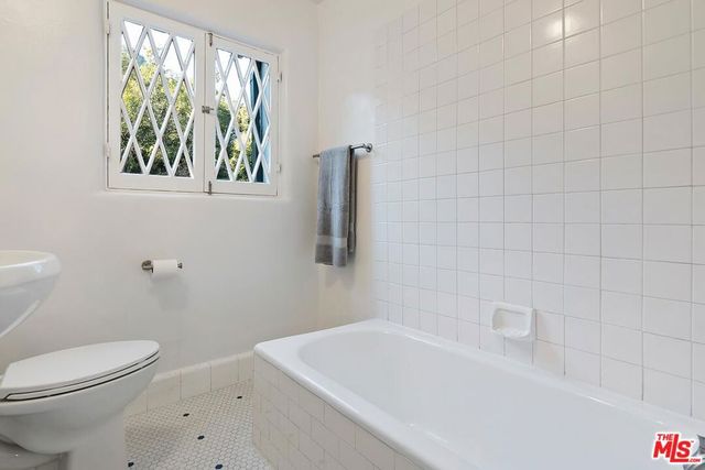 3486 Oak Glen Drive, Los Angeles, CA 90068