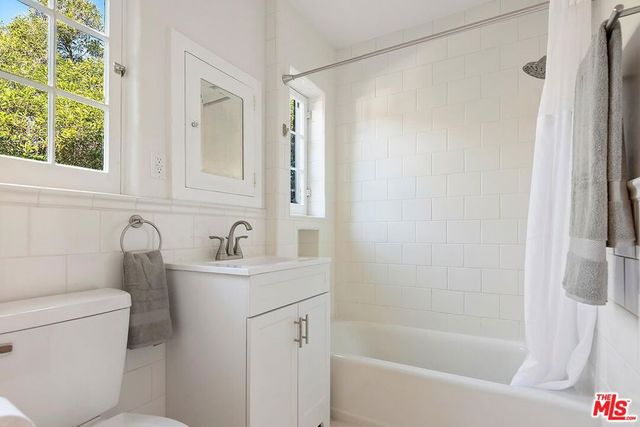 3486 Oak Glen Drive, Los Angeles, CA 90068