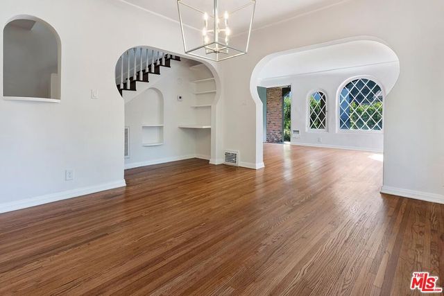 3486 Oak Glen Drive, Los Angeles, CA 90068