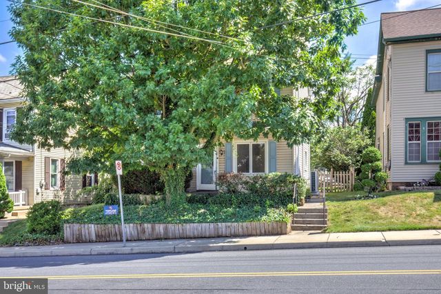 1319 W MAIN ST, Ephrata, PA 17522
