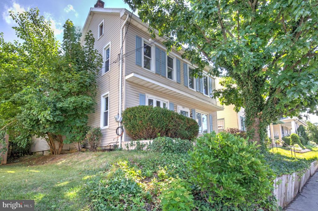 1319 W MAIN ST, Ephrata, PA 17522
