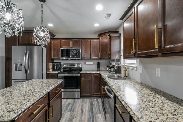 3510 YELLOWWOOD DR, Columbia, MO 65202