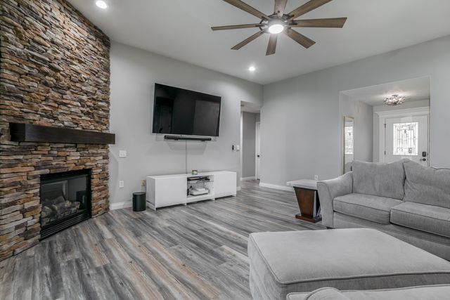 3510 YELLOWWOOD DR, Columbia, MO 65202