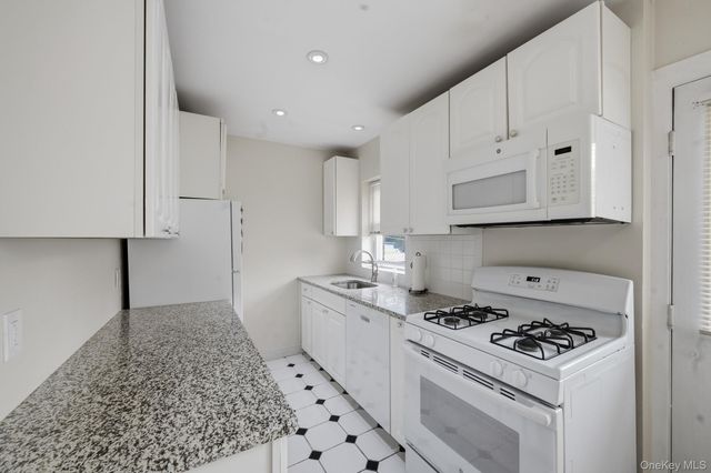 1600 Grand Avenue P3, Baldwin, NY 11510