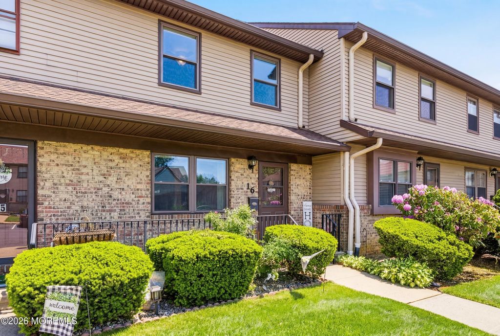 16 Village Green Way, Hazlet, NJ 07730