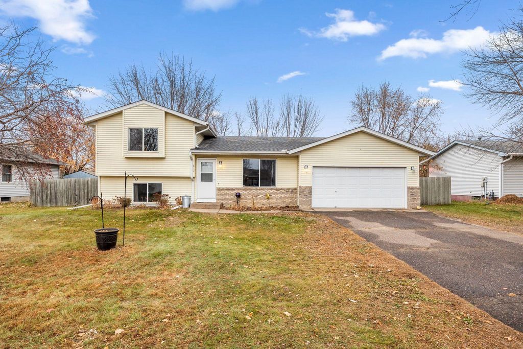 812 Cedar Street SW, Isanti, MN 55040