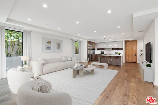 725 N Croft Avenue 109, Los Angeles, CA 90069