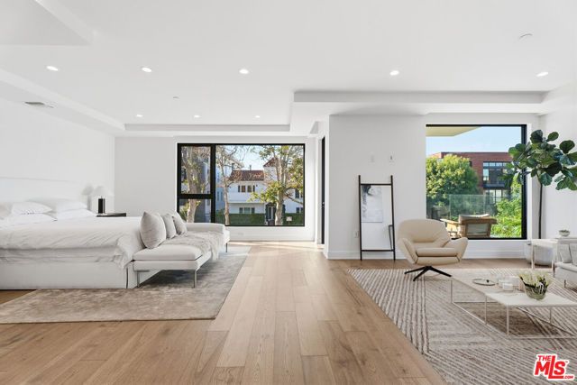 725 N Croft Avenue 109, Los Angeles, CA 90069