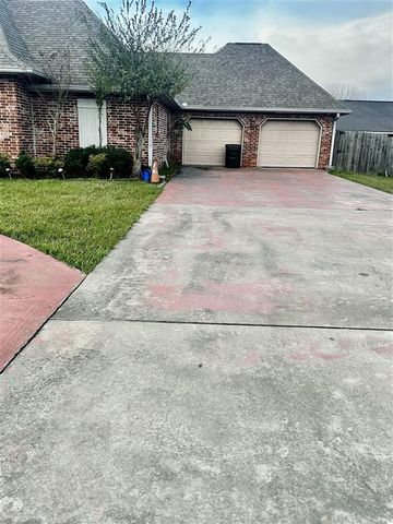 5738 LARCH Drive, Lake Charles, LA 70605