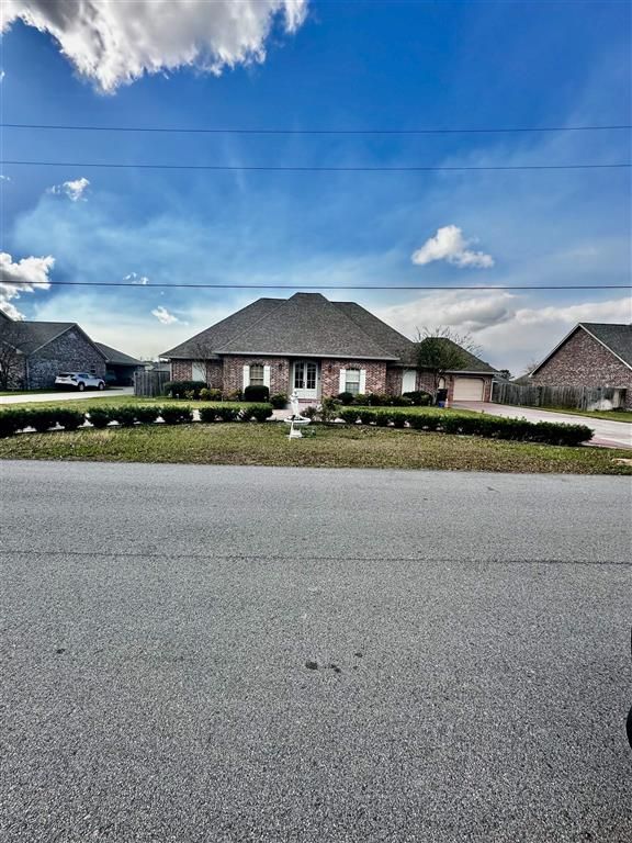 5738 LARCH Drive, Lake Charles, LA 70605