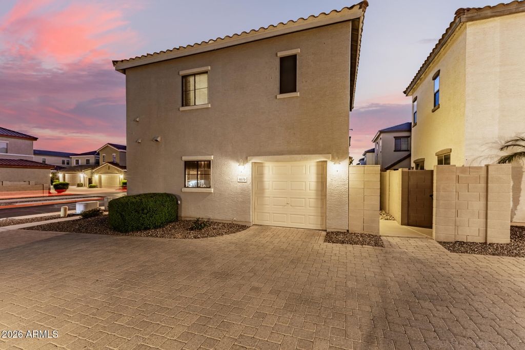 Image 25 of property listing at 4676 E REDFIELD Road, Gilbert, AZ 85234