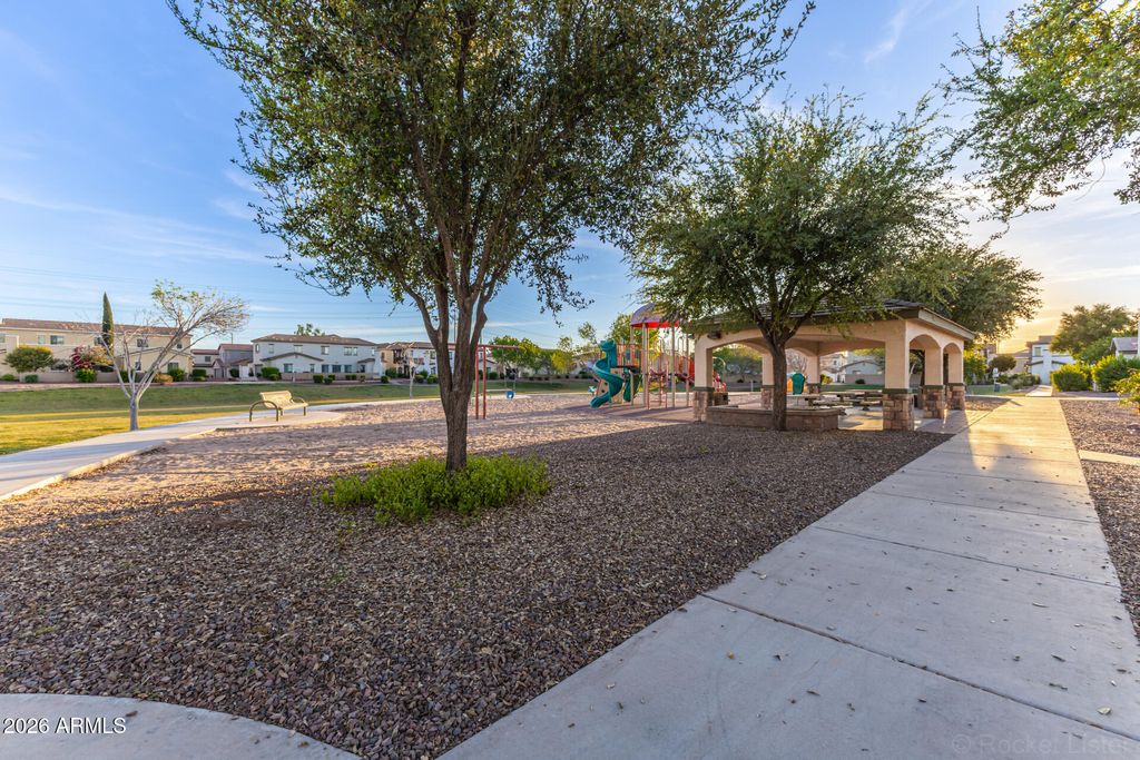 Image 27 of property listing at 4676 E REDFIELD Road, Gilbert, AZ 85234