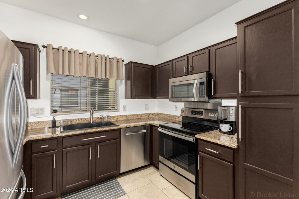 Image 9 of property listing at 4676 E REDFIELD Road, Gilbert, AZ 85234