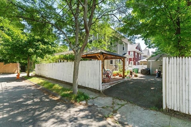 3 Oakland Park, Medford, MA 02155