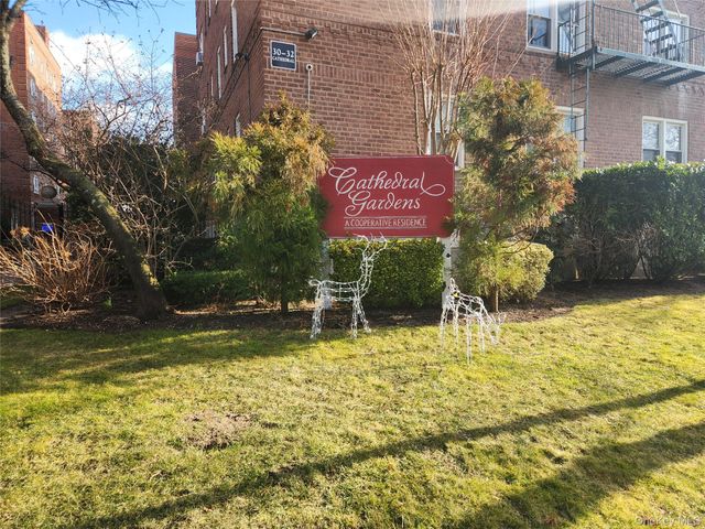 30 Cathedral Avenue 6B, Hempstead, NY 11550