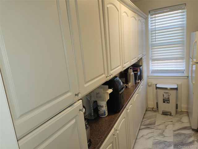 30 Cathedral Avenue 6B, Hempstead, NY 11550