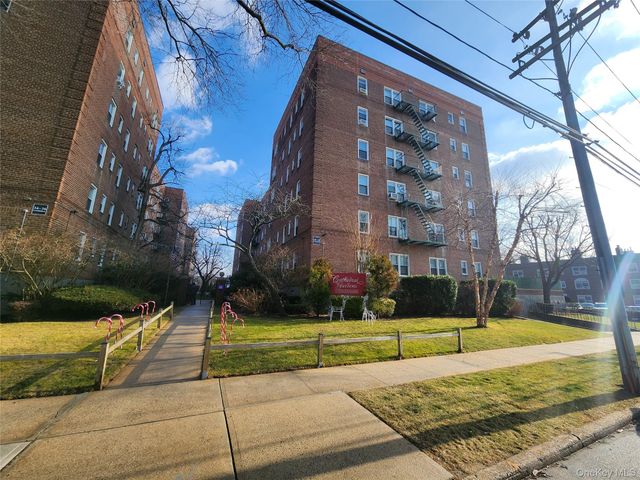 30 Cathedral Avenue 6B, Hempstead, NY 11550
