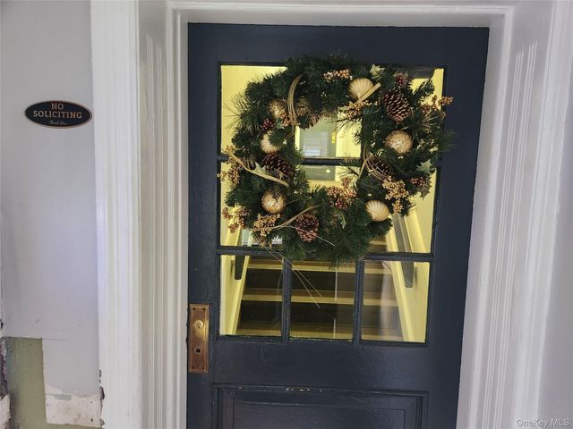 30 Cathedral Avenue 6B, Hempstead, NY 11550