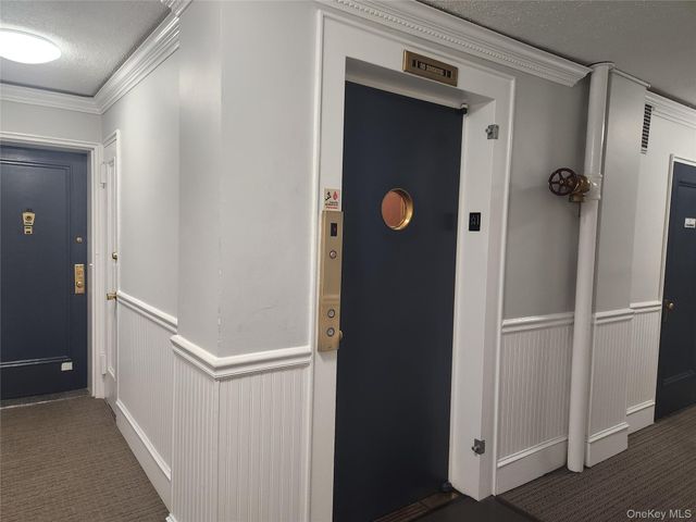 30 Cathedral Avenue 6B, Hempstead, NY 11550