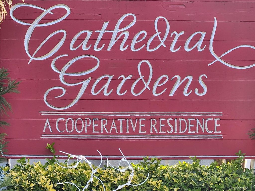 30 Cathedral Avenue 6B, Hempstead, NY 11550