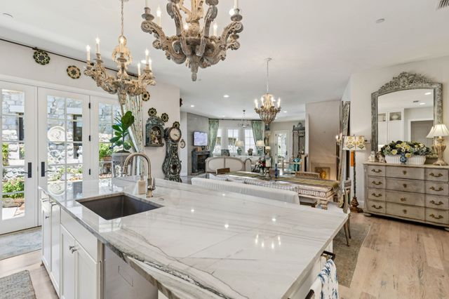 10 Comillas Drive, Westlake, TX 76262