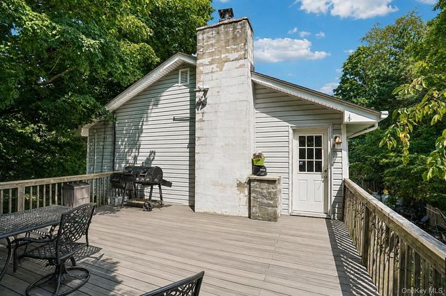 14 Helms Hill Road, Washingtonville, NY 10992