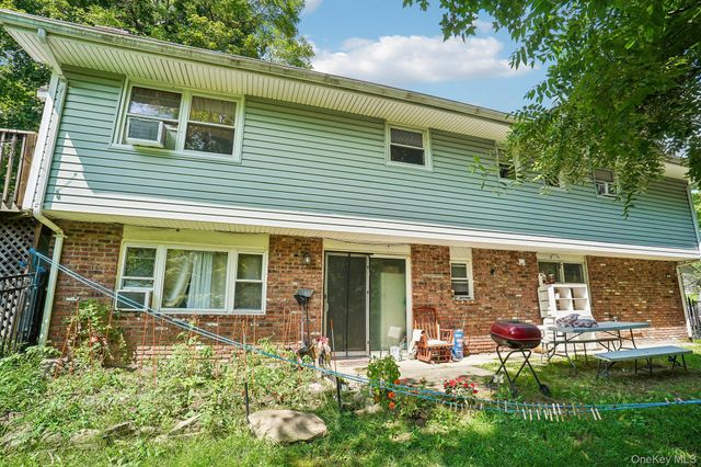 14 Helms Hill Road, Washingtonville, NY 10992