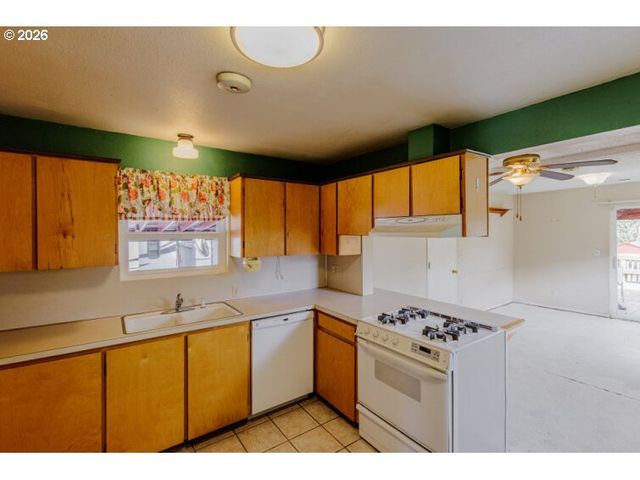 274 S 8TH St, St Helens, OR 97051