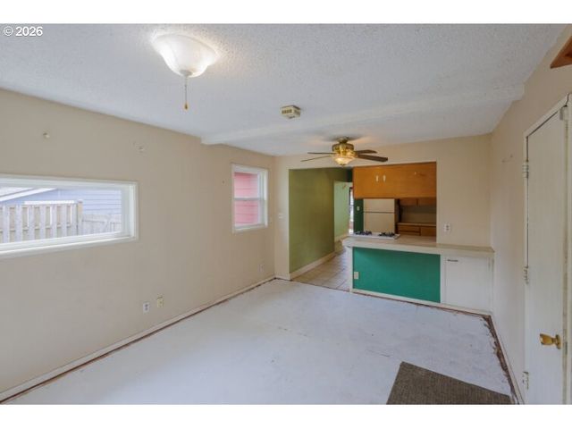 274 S 8TH St, St Helens, OR 97051